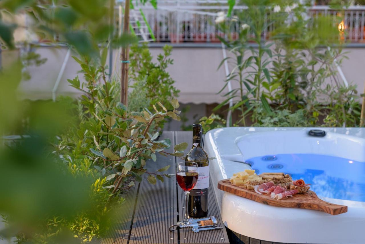 Meno Suite With Private Terrace - Jaccuzzi, Acropolis View Atény Exteriér fotografie